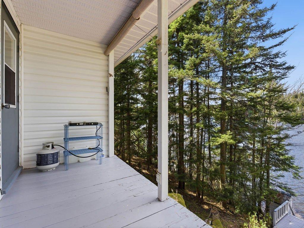 Petit chalet 4 saisons au bord du lac - Miniature 7
